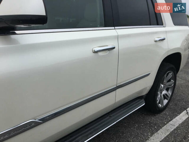 Белый Кадиллак Эскалейд, объемом двигателя 6.2 л и пробегом 197 тыс. км за 32999 $, фото 43 на Automoto.ua