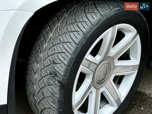 Белый Кадиллак Эскалейд, объемом двигателя 6.2 л и пробегом 125 тыс. км за 45999 $, фото 15 на Automoto.ua