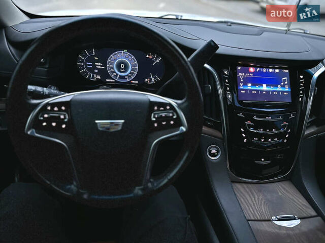 Белый Кадиллак Эскалейд, объемом двигателя 6.2 л и пробегом 125 тыс. км за 45999 $, фото 63 на Automoto.ua