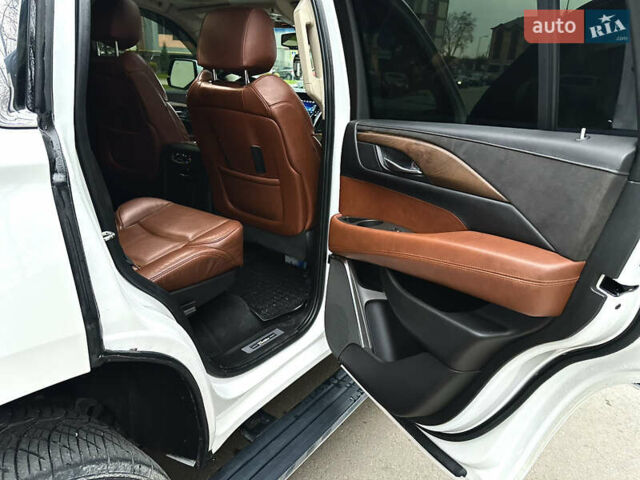 Белый Кадиллак Эскалейд, объемом двигателя 6.2 л и пробегом 125 тыс. км за 45999 $, фото 40 на Automoto.ua