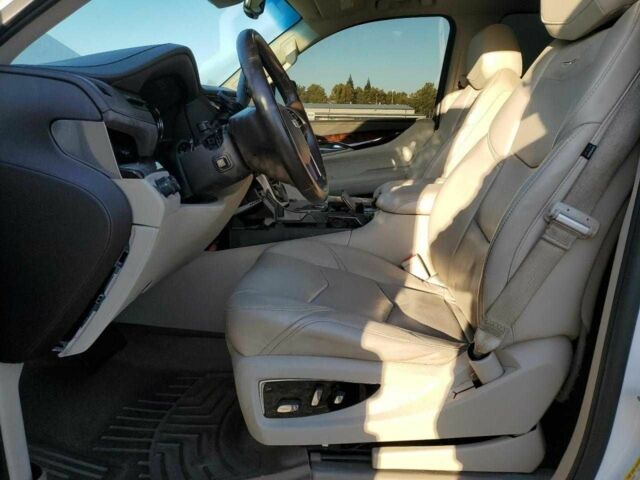 Белый Кадиллак Эскалейд, объемом двигателя 6.2 л и пробегом 210 тыс. км за 22600 $, фото 6 на Automoto.ua