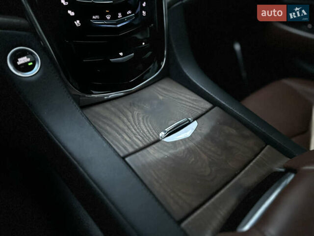 Белый Кадиллак Эскалейд, объемом двигателя 6.2 л и пробегом 125 тыс. км за 45999 $, фото 64 на Automoto.ua