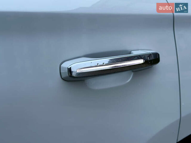 Белый Кадиллак Эскалейд, объемом двигателя 6.2 л и пробегом 125 тыс. км за 45999 $, фото 59 на Automoto.ua