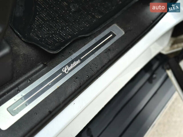 Белый Кадиллак Эскалейд, объемом двигателя 6.2 л и пробегом 125 тыс. км за 45999 $, фото 41 на Automoto.ua