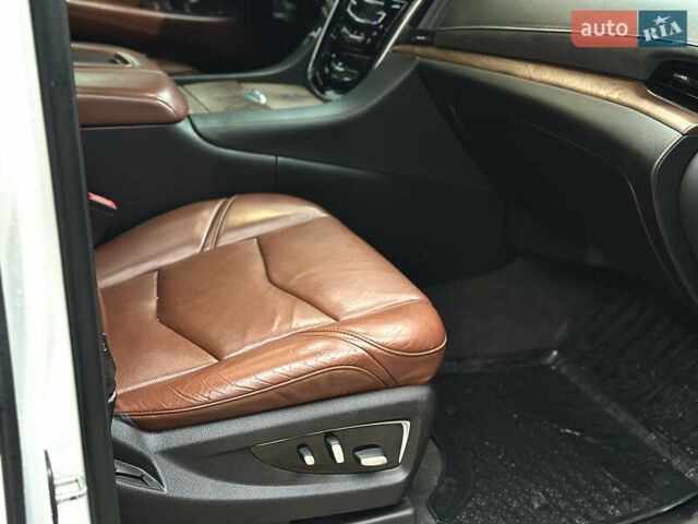 Белый Кадиллак Эскалейд, объемом двигателя 6.2 л и пробегом 125 тыс. км за 45999 $, фото 33 на Automoto.ua