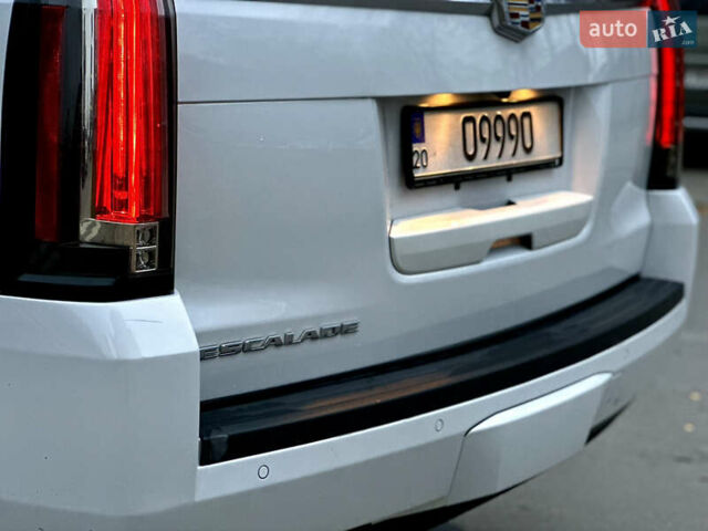 Белый Кадиллак Эскалейд, объемом двигателя 6.2 л и пробегом 125 тыс. км за 45999 $, фото 8 на Automoto.ua