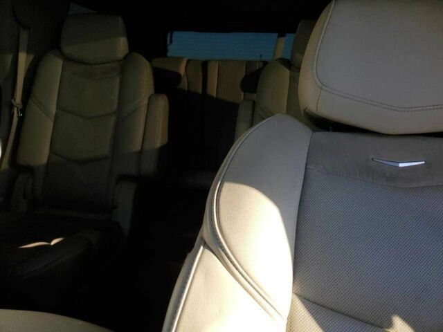 Белый Кадиллак Эскалейд, объемом двигателя 6.2 л и пробегом 210 тыс. км за 22600 $, фото 9 на Automoto.ua