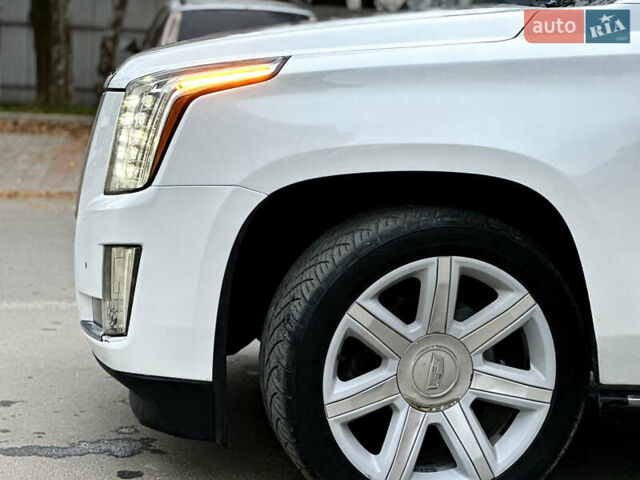 Белый Кадиллак Эскалейд, объемом двигателя 6.2 л и пробегом 125 тыс. км за 45999 $, фото 57 на Automoto.ua