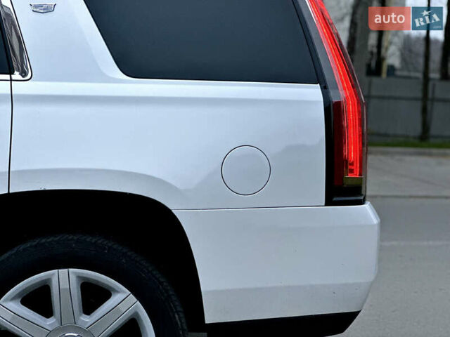 Белый Кадиллак Эскалейд, объемом двигателя 6.2 л и пробегом 125 тыс. км за 45999 $, фото 58 на Automoto.ua