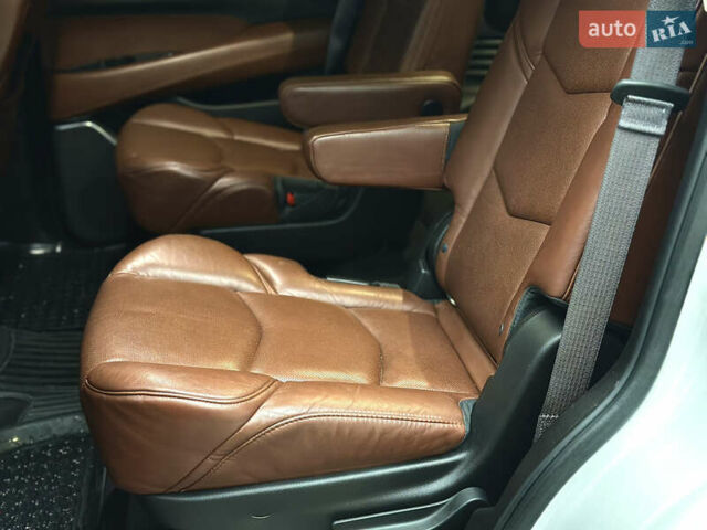 Белый Кадиллак Эскалейд, объемом двигателя 6.2 л и пробегом 125 тыс. км за 45999 $, фото 47 на Automoto.ua