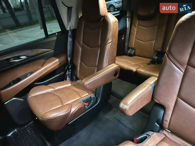 Белый Кадиллак Эскалейд, объемом двигателя 6.2 л и пробегом 125 тыс. км за 45999 $, фото 49 на Automoto.ua