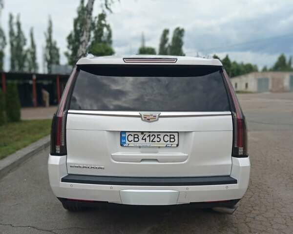 Белый Кадиллак Эскалейд, объемом двигателя 6.2 л и пробегом 100 тыс. км за 45000 $, фото 5 на Automoto.ua