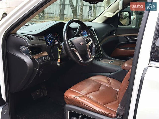 Белый Кадиллак Эскалейд, объемом двигателя 6.2 л и пробегом 125 тыс. км за 45999 $, фото 20 на Automoto.ua