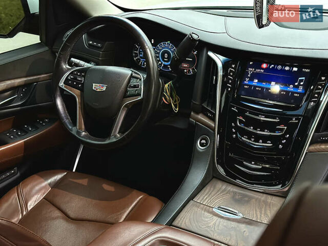 Белый Кадиллак Эскалейд, объемом двигателя 6.2 л и пробегом 125 тыс. км за 45999 $, фото 37 на Automoto.ua