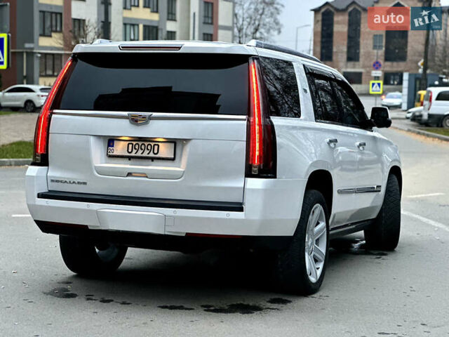 Белый Кадиллак Эскалейд, объемом двигателя 6.2 л и пробегом 125 тыс. км за 45999 $, фото 5 на Automoto.ua