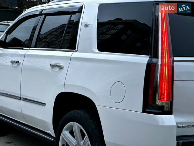 Белый Кадиллак Эскалейд, объемом двигателя 6.2 л и пробегом 125 тыс. км за 45999 $, фото 13 на Automoto.ua