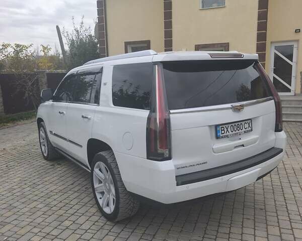 Кадиллак Эскалейд 2016 в Хмельницком на Automoto.ua Белый Кадиллак Эскалейд, объемом двигателя 6.2 л и пробегом 125 тыс. км за 40000 $, фото 7 на Automoto.ua