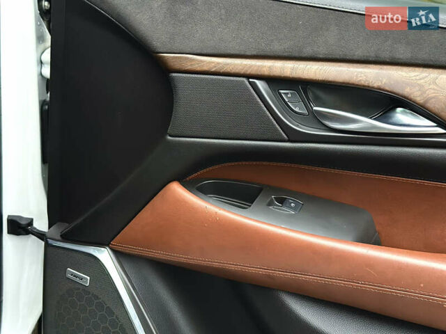 Белый Кадиллак Эскалейд, объемом двигателя 6.2 л и пробегом 125 тыс. км за 45999 $, фото 35 на Automoto.ua