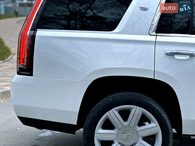 Белый Кадиллак Эскалейд, объемом двигателя 6.2 л и пробегом 125 тыс. км за 45999 $, фото 14 на Automoto.ua