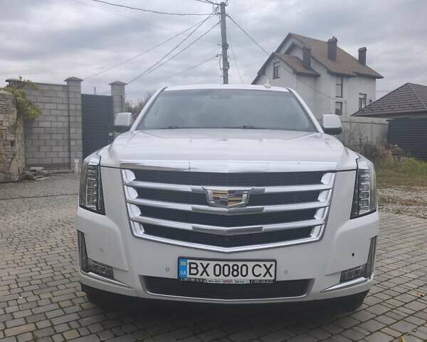 Кадиллак Эскалейд 2016 в Хмельницком на Automoto.ua Белый Кадиллак Эскалейд, объемом двигателя 6.2 л и пробегом 125 тыс. км за 40000 $, фото 9 на Automoto.ua
