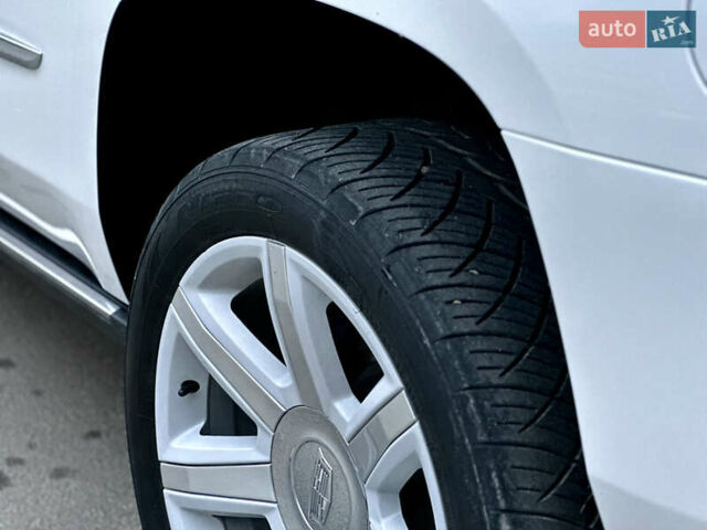 Белый Кадиллак Эскалейд, объемом двигателя 6.2 л и пробегом 125 тыс. км за 45999 $, фото 19 на Automoto.ua