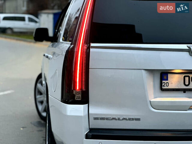 Белый Кадиллак Эскалейд, объемом двигателя 6.2 л и пробегом 125 тыс. км за 45999 $, фото 7 на Automoto.ua