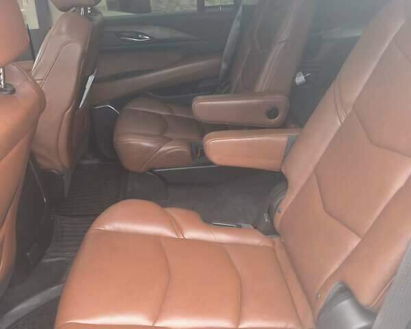 Кадиллак Эскалейд 2016 в Хмельницком на Automoto.ua Белый Кадиллак Эскалейд, объемом двигателя 6.2 л и пробегом 125 тыс. км за 40000 $, фото 1 на Automoto.ua