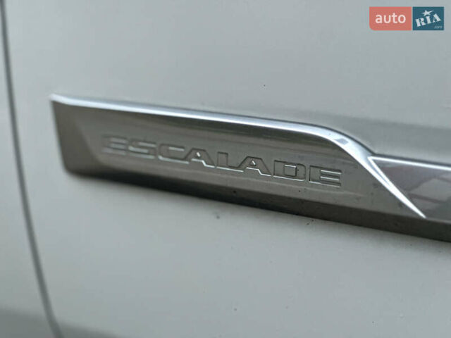Белый Кадиллак Эскалейд, объемом двигателя 6.2 л и пробегом 125 тыс. км за 45999 $, фото 56 на Automoto.ua