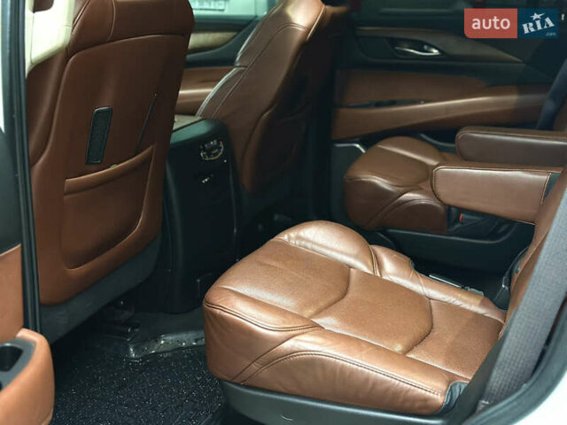 Белый Кадиллак Эскалейд, объемом двигателя 6.2 л и пробегом 125 тыс. км за 45999 $, фото 46 на Automoto.ua