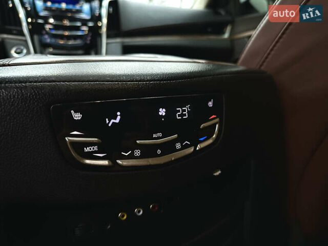 Белый Кадиллак Эскалейд, объемом двигателя 6.2 л и пробегом 125 тыс. км за 45999 $, фото 48 на Automoto.ua