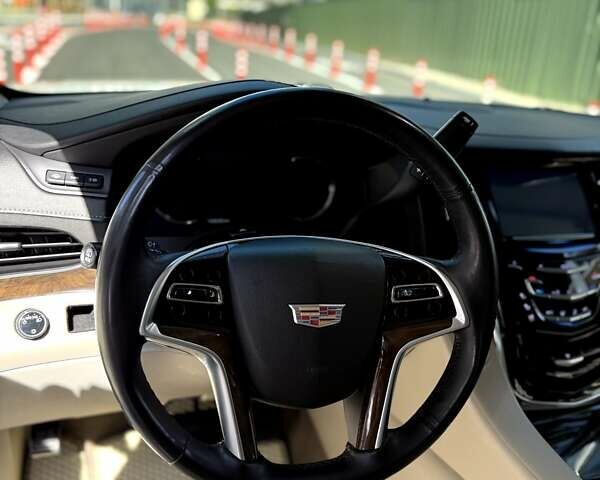 Білий Каділак Ескалейд, об'ємом двигуна 6.2 л та пробігом 150 тис. км за 50300 $, фото 14 на Automoto.ua