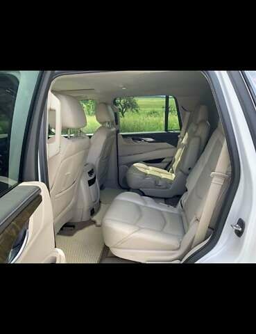 Білий Каділак Ескалейд, об'ємом двигуна 6.2 л та пробігом 150 тис. км за 50300 $, фото 27 на Automoto.ua