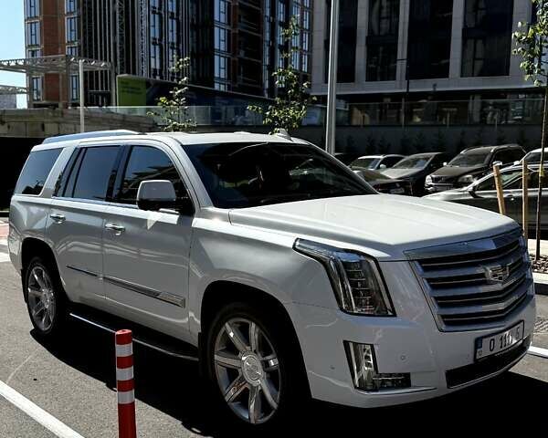 Білий Каділак Ескалейд, об'ємом двигуна 6.2 л та пробігом 150 тис. км за 50300 $, фото 3 на Automoto.ua