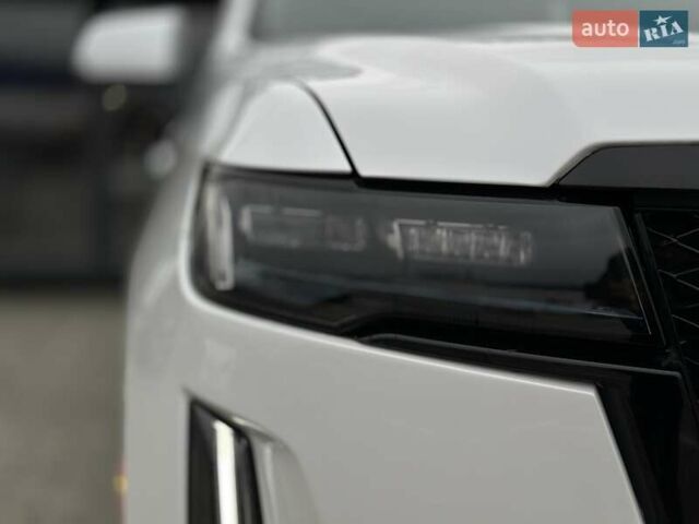 Каділак Ескалейд 2021 у Чернівцях на Automoto.ua Білий Каділак Ескалейд, об'ємом двигуна 6.16 л та пробігом 54 тис. км за 115000 $, фото 4 на Automoto.ua