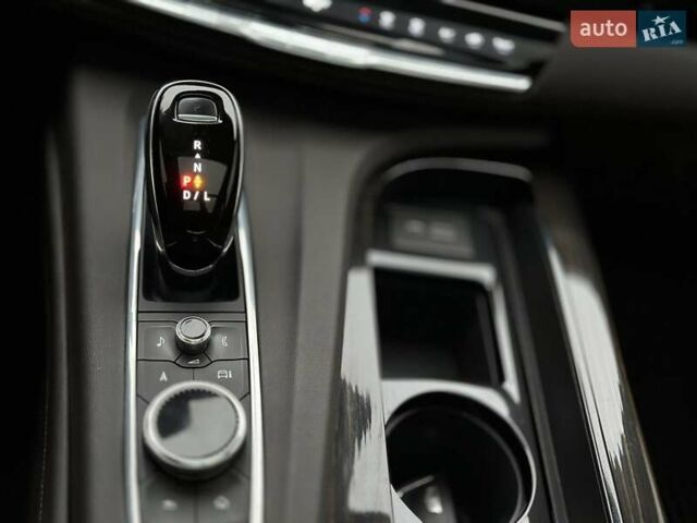 Каділак Ескалейд 2021 у Чернівцях на Automoto.ua Білий Каділак Ескалейд, об'ємом двигуна 6.16 л та пробігом 54 тис. км за 115000 $, фото 48 на Automoto.ua