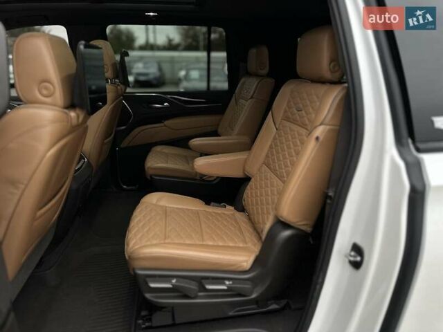 Каділак Ескалейд 2021 у Чернівцях на Automoto.ua Білий Каділак Ескалейд, об'ємом двигуна 6.16 л та пробігом 54 тис. км за 115000 $, фото 33 на Automoto.ua