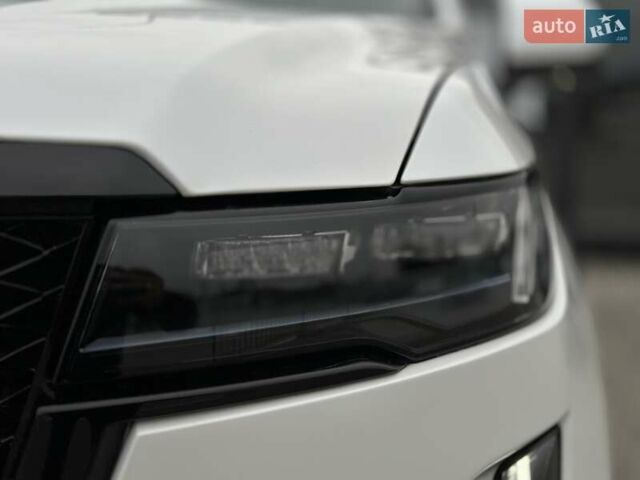 Каділак Ескалейд 2021 у Чернівцях на Automoto.ua Білий Каділак Ескалейд, об'ємом двигуна 6.16 л та пробігом 54 тис. км за 115000 $, фото 5 на Automoto.ua