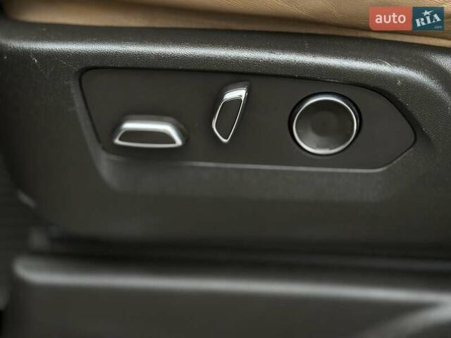 Каділак Ескалейд 2021 у Чернівцях на Automoto.ua Білий Каділак Ескалейд, об'ємом двигуна 6.16 л та пробігом 54 тис. км за 115000 $, фото 43 на Automoto.ua