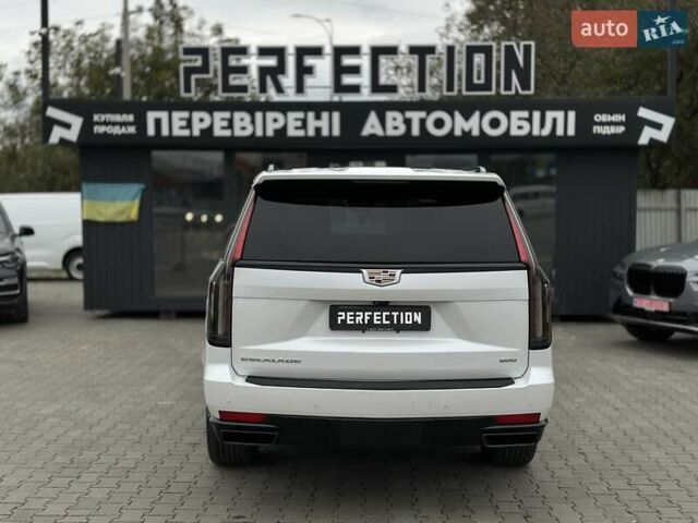 Каділак Ескалейд 2021 у Чернівцях на Automoto.ua Білий Каділак Ескалейд, об'ємом двигуна 6.16 л та пробігом 54 тис. км за 115000 $, фото 16 на Automoto.ua