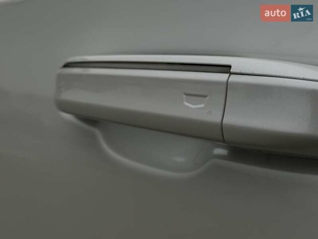 Каділак Ескалейд 2021 у Чернівцях на Automoto.ua Білий Каділак Ескалейд, об'ємом двигуна 6.16 л та пробігом 54 тис. км за 115000 $, фото 13 на Automoto.ua