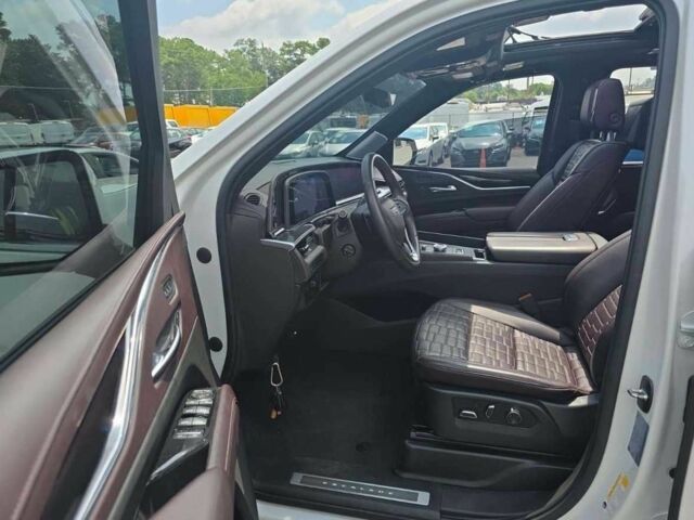 Білий Каділак Ескалейд, об'ємом двигуна 0 л та пробігом 46 тис. км за 77600 $, фото 5 на Automoto.ua