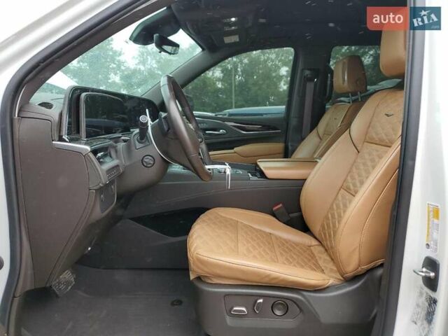 Білий Каділак Ескалейд, об'ємом двигуна 3 л та пробігом 45 тис. км за 20000 $, фото 6 на Automoto.ua
