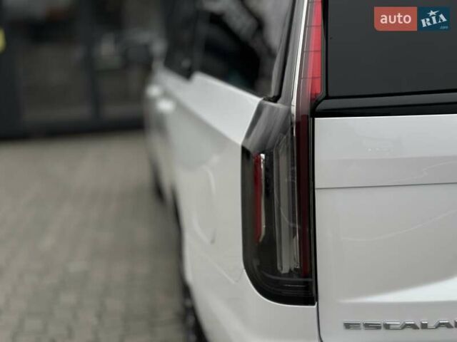 Каділак Ескалейд 2021 у Чернівцях на Automoto.ua Білий Каділак Ескалейд, об'ємом двигуна 6.16 л та пробігом 54 тис. км за 115000 $, фото 20 на Automoto.ua
