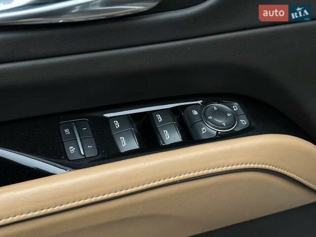 Каділак Ескалейд 2021 у Чернівцях на Automoto.ua Білий Каділак Ескалейд, об'ємом двигуна 6.16 л та пробігом 54 тис. км за 115000 $, фото 42 на Automoto.ua