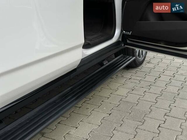 Каділак Ескалейд 2021 у Чернівцях на Automoto.ua Білий Каділак Ескалейд, об'ємом двигуна 6.16 л та пробігом 54 тис. км за 115000 $, фото 15 на Automoto.ua