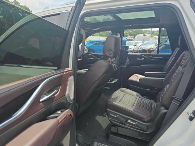 Білий Каділак Ескалейд, об'ємом двигуна 0 л та пробігом 46 тис. км за 77600 $, фото 7 на Automoto.ua