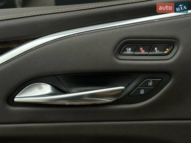 Каділак Ескалейд 2021 у Чернівцях на Automoto.ua Білий Каділак Ескалейд, об'ємом двигуна 6.16 л та пробігом 54 тис. км за 115000 $, фото 41 на Automoto.ua