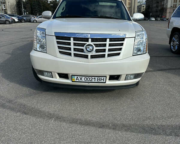 Бежевый Кадиллак Эскалейд, объемом двигателя 6.2 л и пробегом 70 тыс. км за 35000 $, фото 1 на Automoto.ua