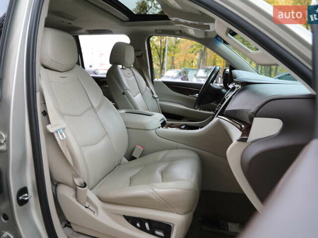 Кадиллак Эскалейд 2014 в Харькове на Automoto.ua Бежевый Кадиллак Эскалейд, объемом двигателя 6.2 л и пробегом 101 тыс. км за 31500 $, фото 11 на Automoto.ua