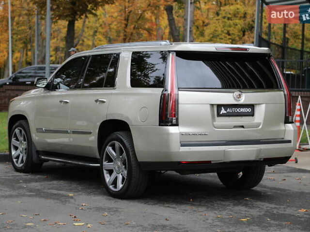 Кадиллак Эскалейд 2014 в Харькове на Automoto.ua Бежевый Кадиллак Эскалейд, объемом двигателя 6.2 л и пробегом 101 тыс. км за 31500 $, фото 3 на Automoto.ua